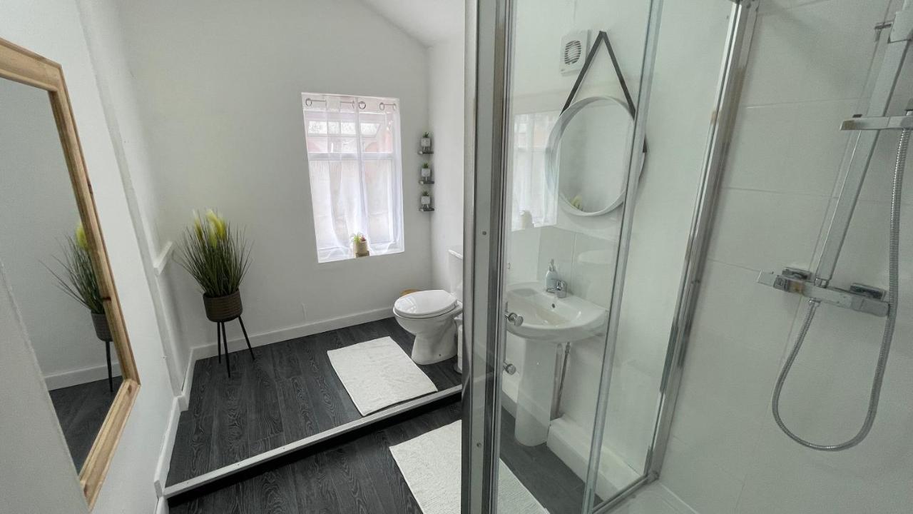Spacious 6 Bed Home Near City & Albion Stadium Perfect For Contractors! Birmingham Kültér fotó