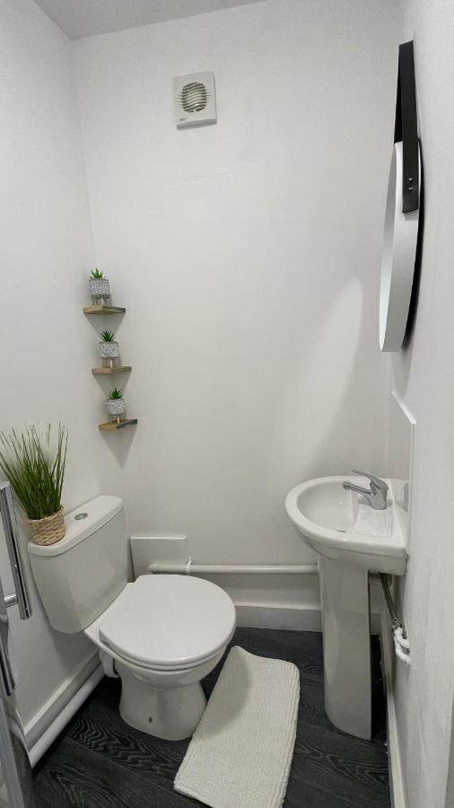 Spacious 6 Bed Home Near City & Albion Stadium Perfect For Contractors! Birmingham Kültér fotó